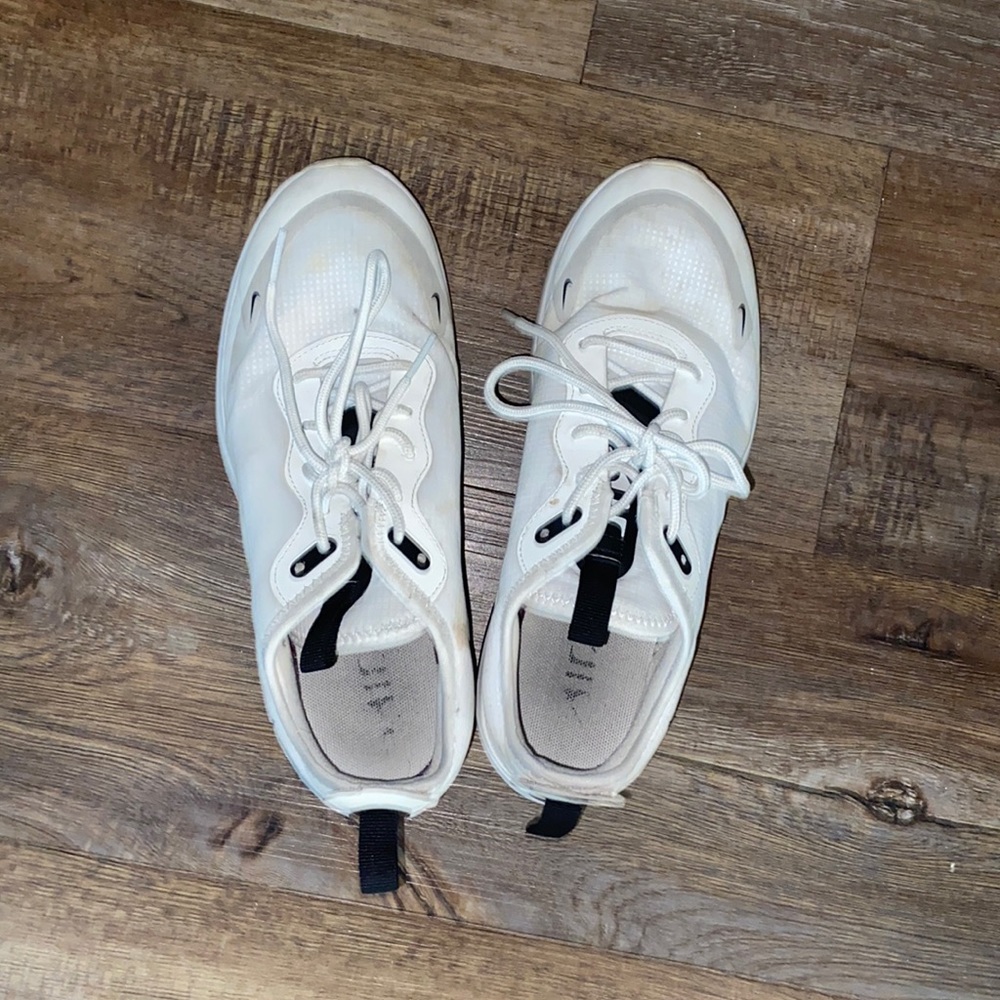Women white and black Nike tennis shoes.